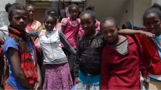 她设计了一条内裤，改变了上万非洲女孩的一生