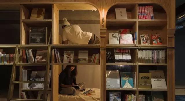 让客人睡书架，排队排到半年后，这家日本书店不卖书也能爆红全球