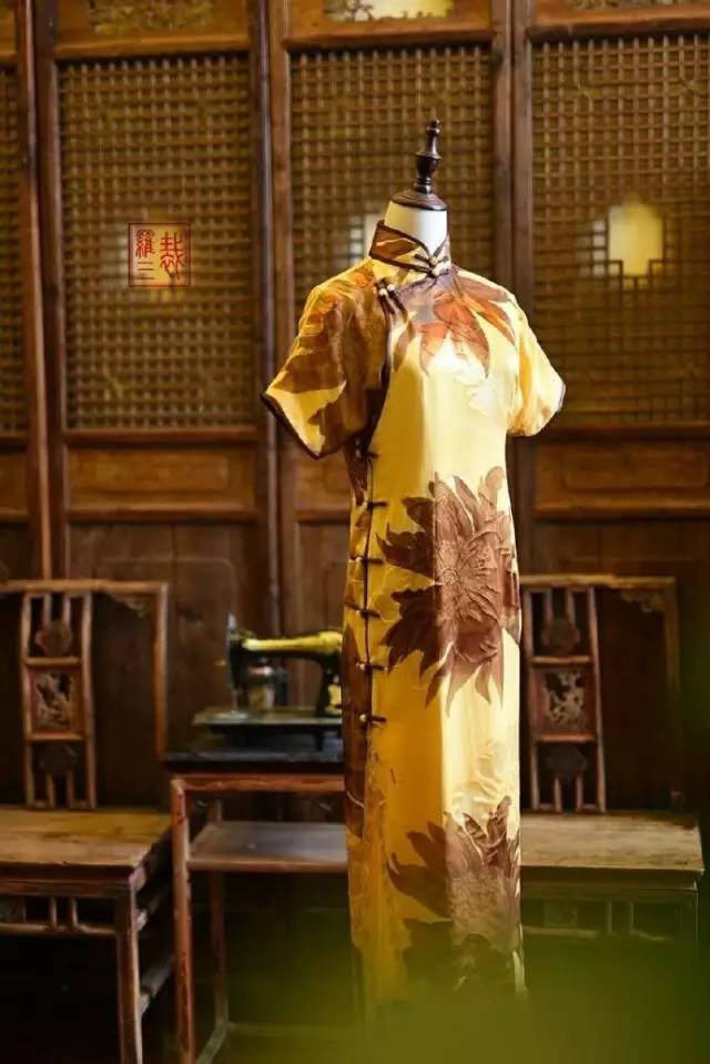 17岁做旗袍，坚持复古手艺，这个90后男生一针一线留住东方女性美