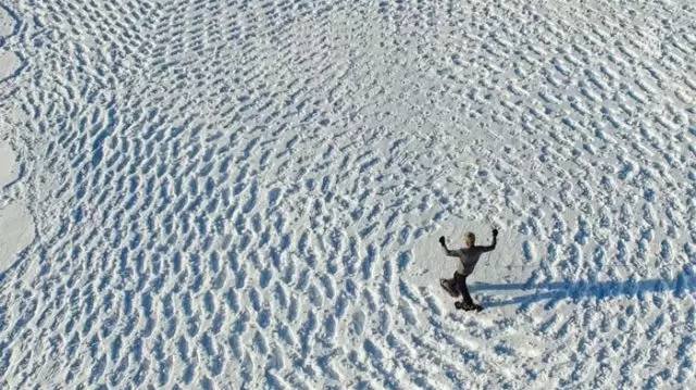 这才是把雪玩到极致！60岁的他踏雪7年，每幅画面都美到窒息！