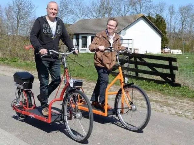 完爆摩拜、ofo？这个荷兰大叔发明的“走路自行车”，刷爆国外媒体、朋友圈