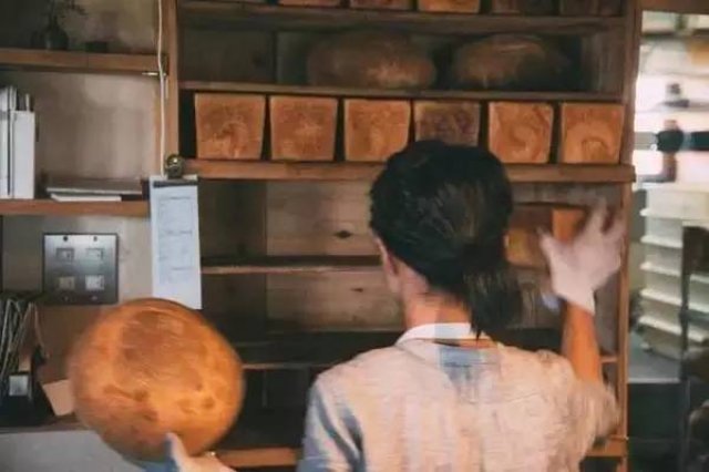 每周营业3天年入900万，他们让一个“土肥圆”丑面包火遍全日本，靠的竟然是……