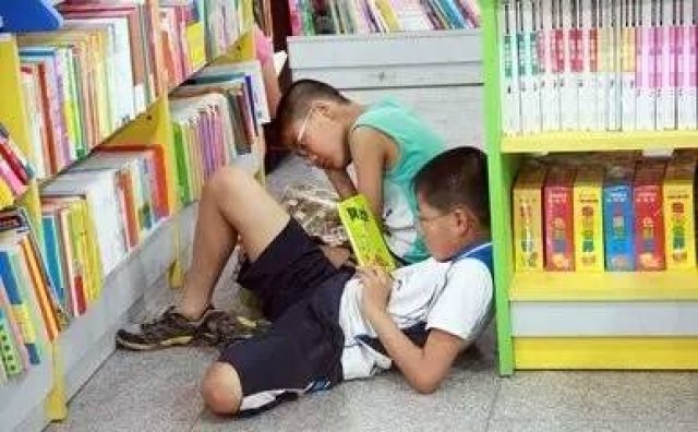 这家新华书店，竟然在朋友圈刷起了颜值！！！彻底颠覆童年记忆