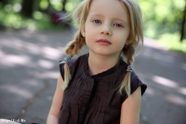 Child Model Evelina Voznesenskaya 