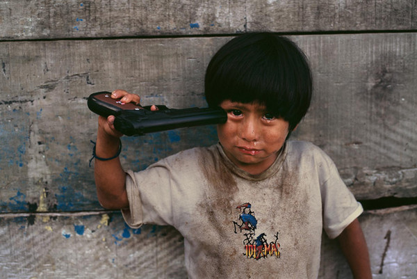 纪实摄影大师Steve McCurry镜头下的孩子 