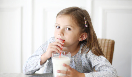 小心 这五类情况不适宜饮酸奶